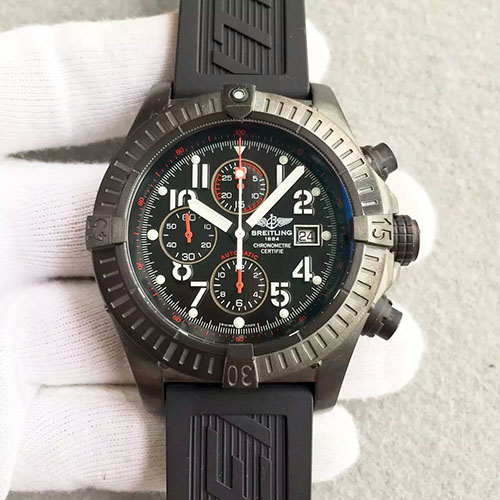 百年靈 Breitling 復仇者系列 搭載7750機芯