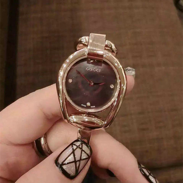 古奇Gucci手镯女表搭载瑞士机芯蓝宝石玻璃棕色表盘