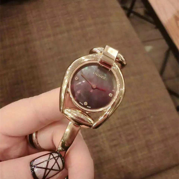 古奇Gucci手镯女表搭载瑞士机芯蓝宝石玻璃棕色表盘